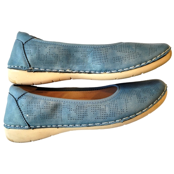 Good Choice Women Kiana Slip On Blue Solid Casual Round Toe Flat Heel 9W - Picture 3 of 12
